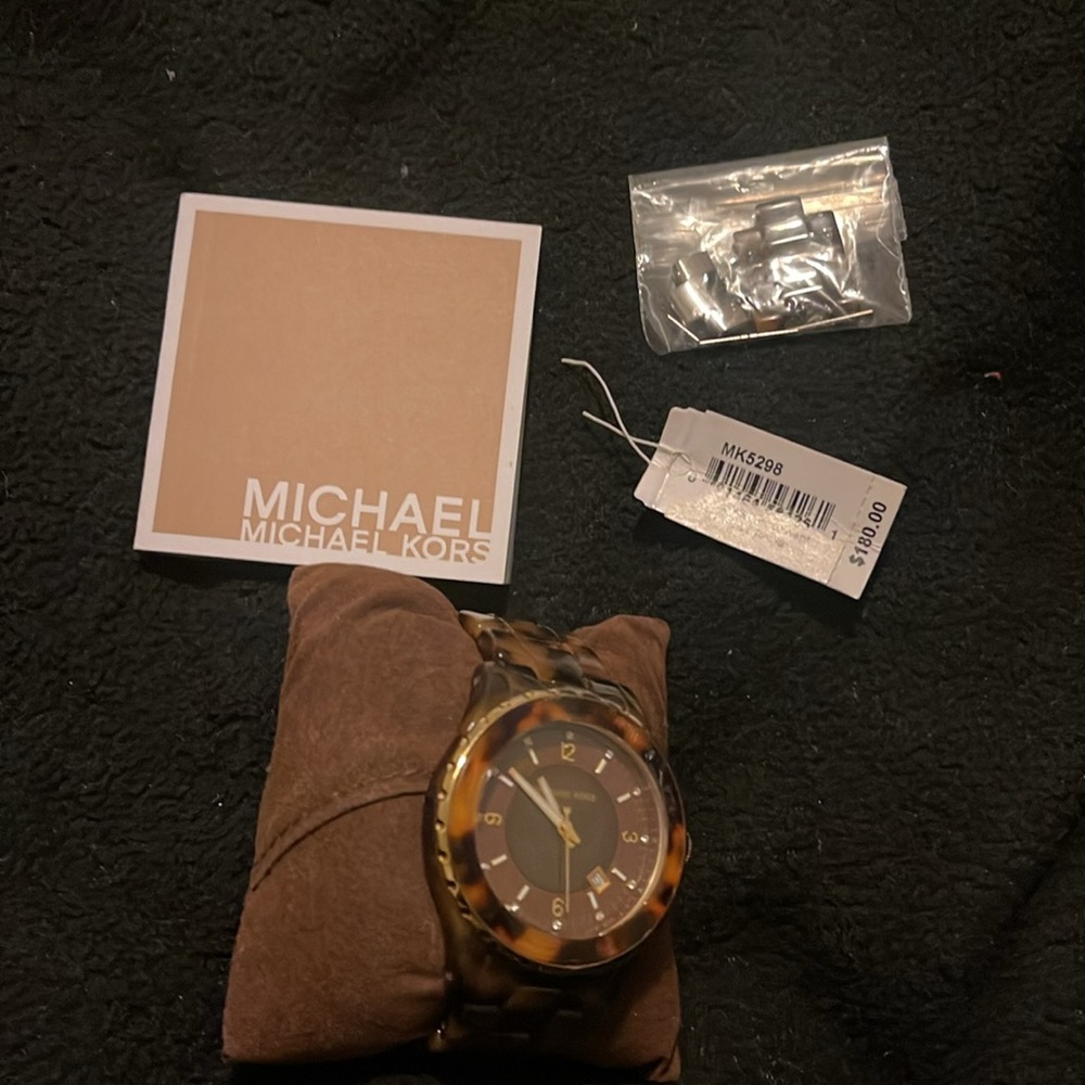 Michael Kors Brown Watch( needs battery ) - Picture 2 of 3